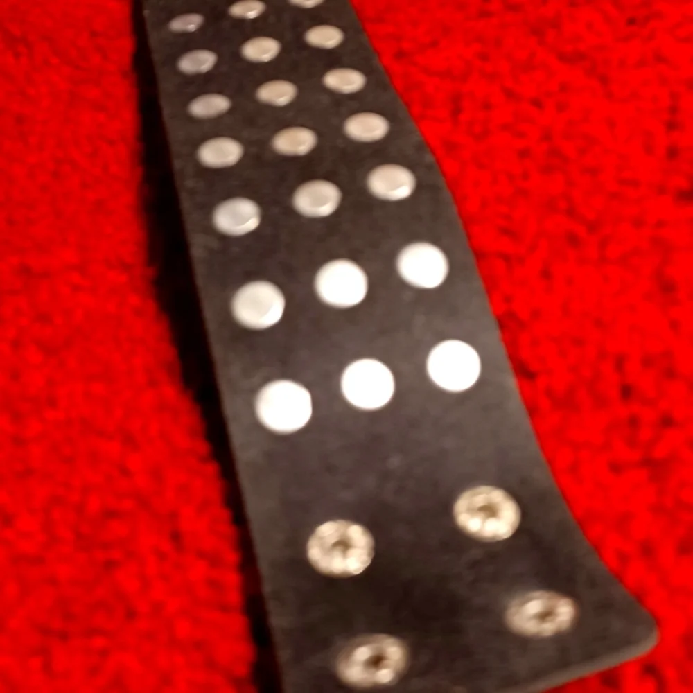 Spike Cuff - Picture 3 of 4